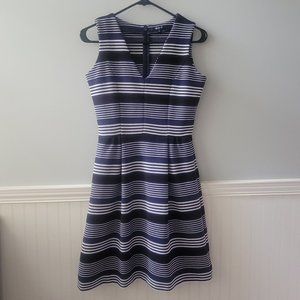 Madewell Gallerist Ponte V-Neck Dress